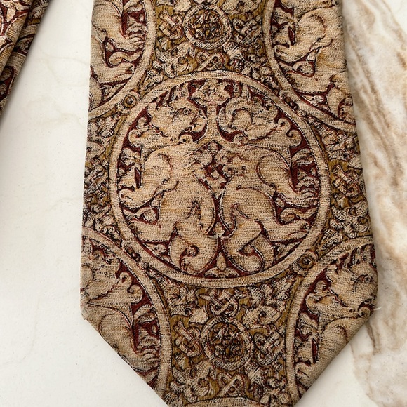 EUC Metropolitan Museum of Art 100% silk baroque design tie in shades of brown - Picture 2 of 4